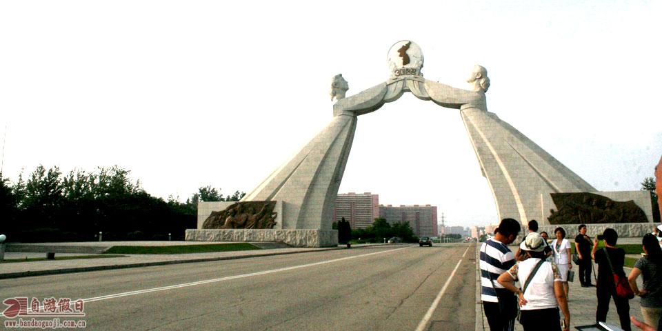 三大宪章纪念塔.jpg